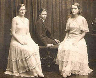 Franks's daughters Margaret, Marjorie son Rupert